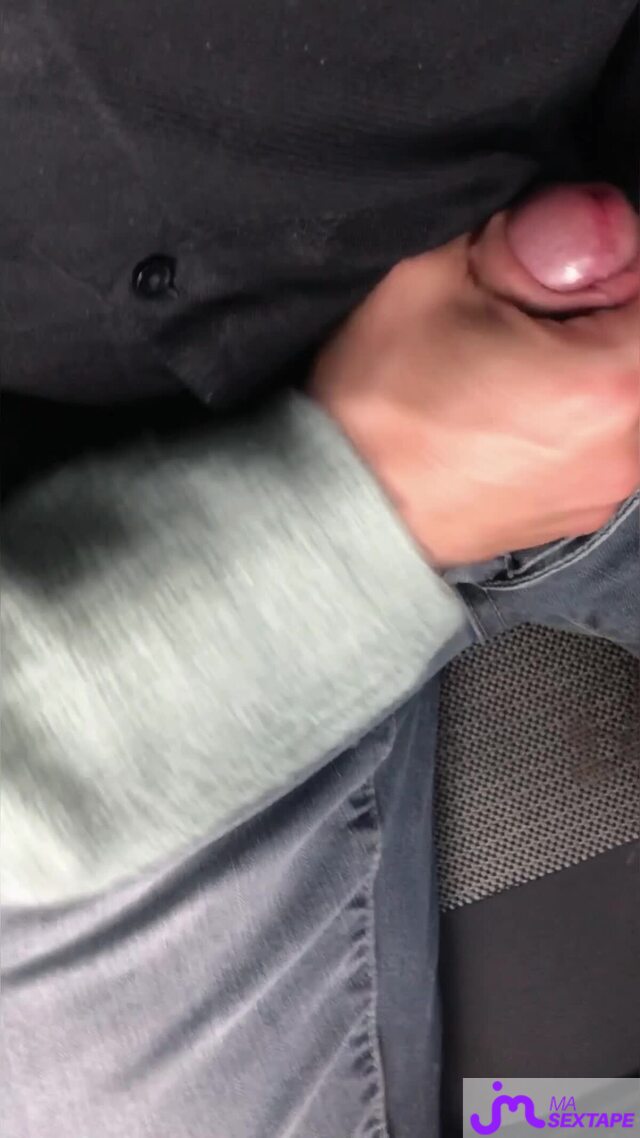 Vidéo de sextapes : Quickie handjob by a good friend
