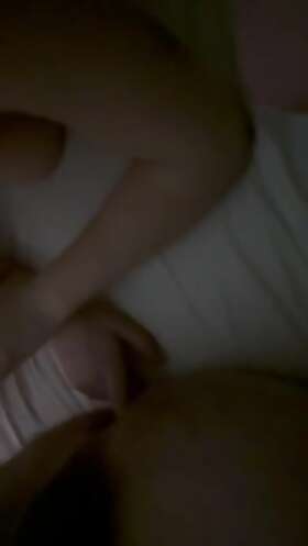 Vidéos de sextapes : Une Pipe et un doigt 