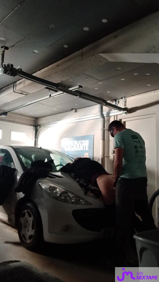 Vidéo de sextapes : Prise sur le capot chaud🔥. Avec finition tout au fond😇