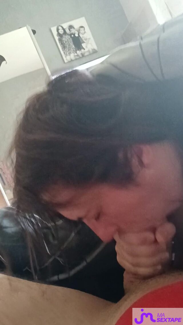 Vidéo de sextapes : Comme chaque matin. La 1ere du jour👅🥒