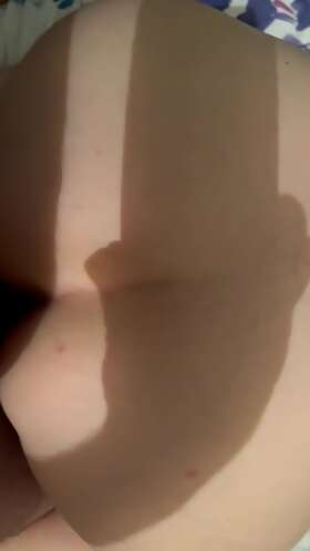 Vid&eacute;os de sextapes : Petite levrette du matin 