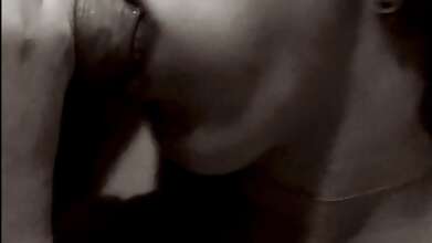 Vid&eacute;os de sextapes : Une bonne pipe bien gourmande