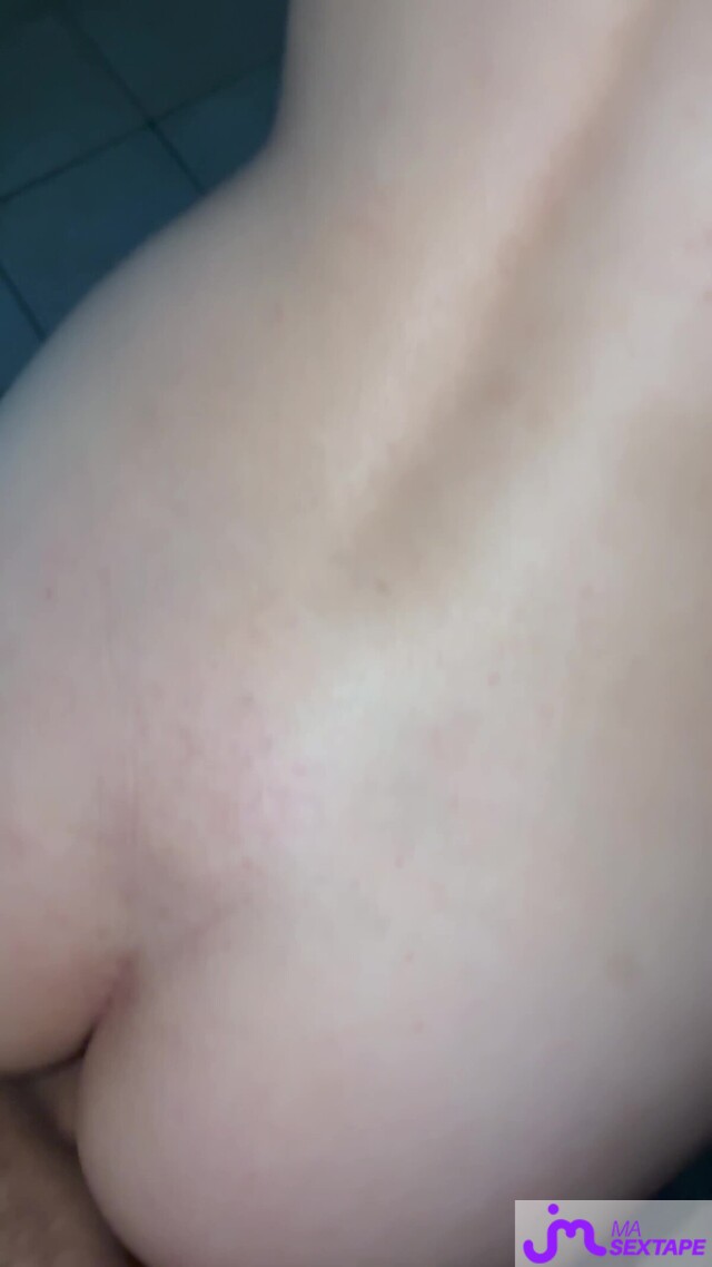Vidéo de sextapes : Dans sa petite chatte