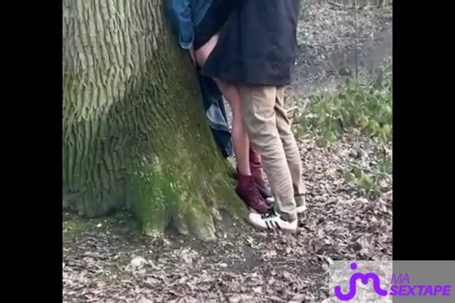 Vidéo de sextapes : Promenade dans les bois 