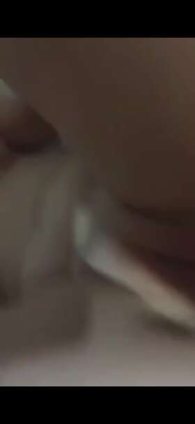 Vid&eacute;os de sextapes : Il me baise comme une chienne